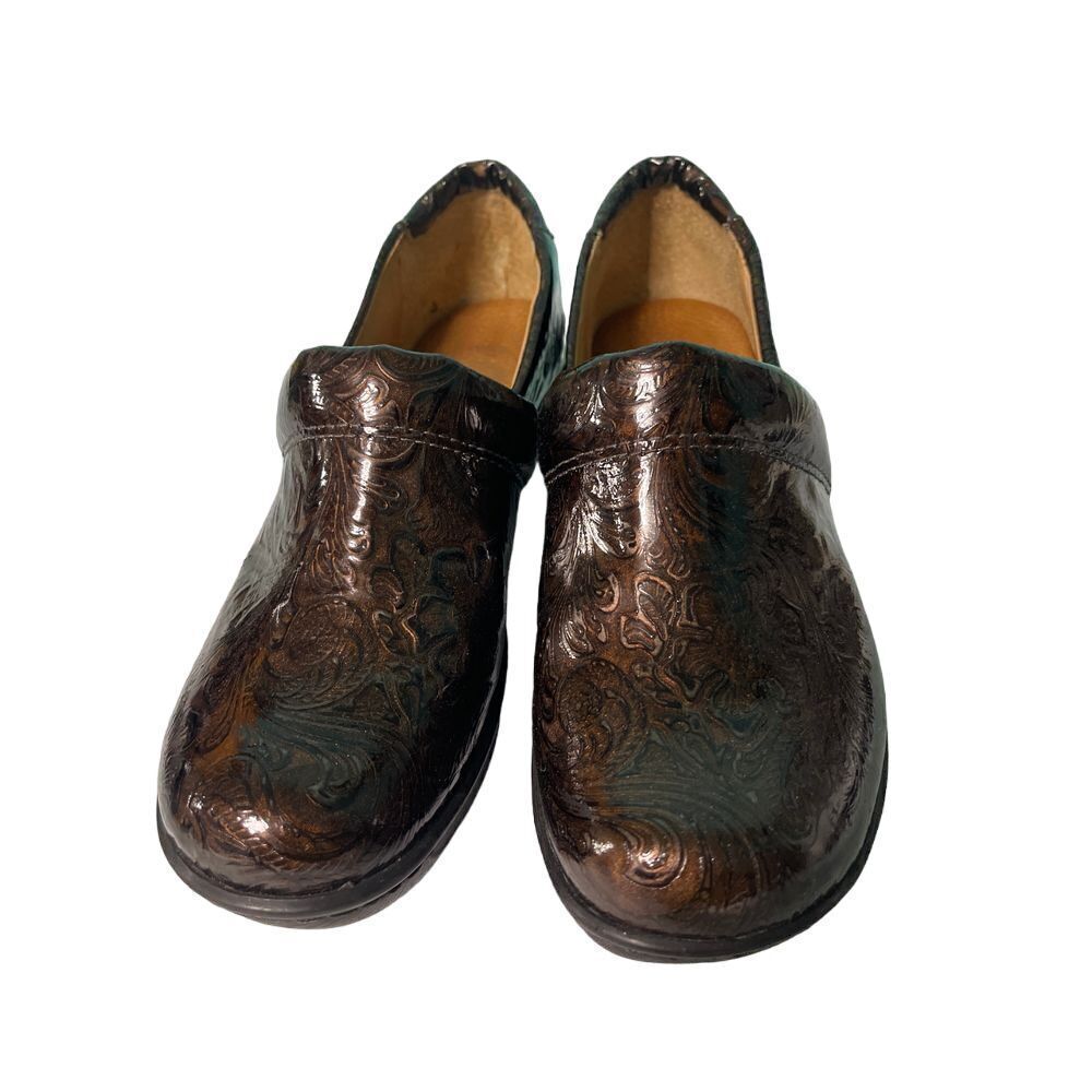 Elegant Embossed Leather Clogs Slip-On Comfort Shoes Brown S-77‎